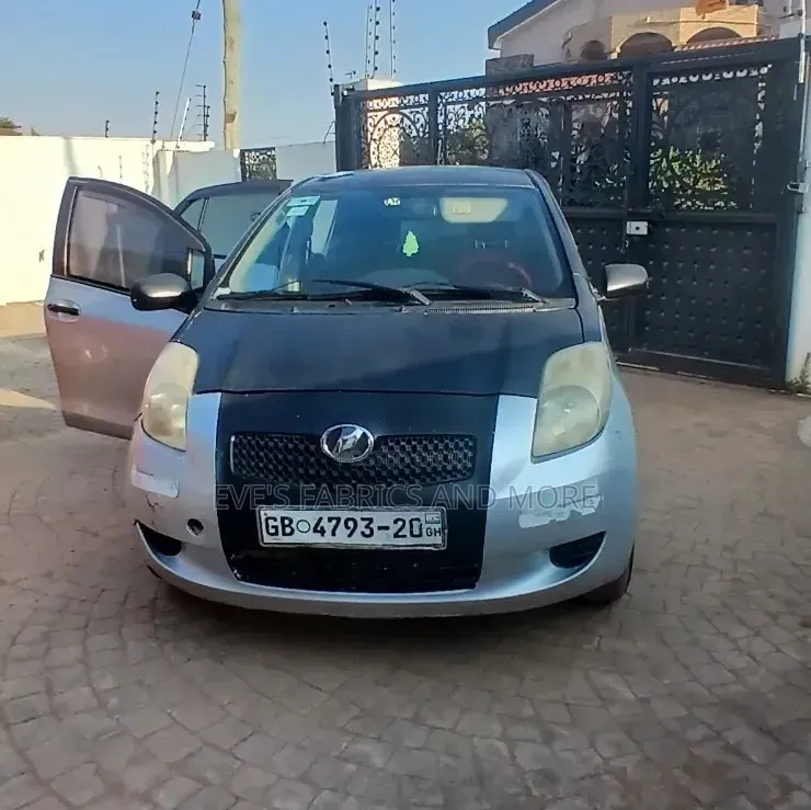 Toyota Vitz 2010 Black