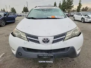 Toyota RAV4 XLE 4dr SUV AWD (2.5L 4cyl 6A) 2015 White