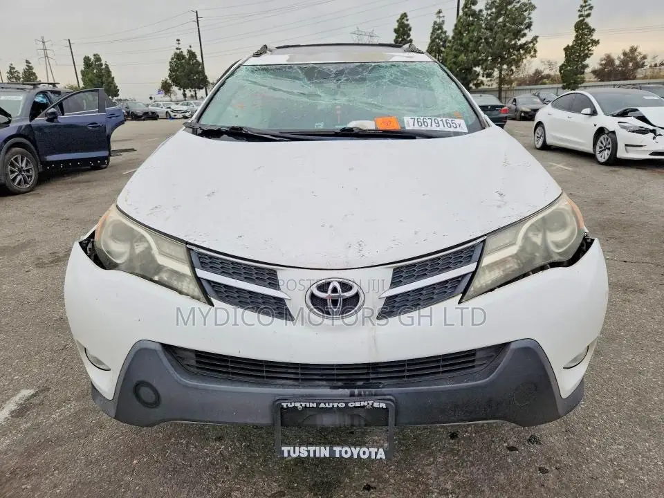 Toyota RAV4 XLE 4dr SUV AWD (2.5L 4cyl 6A) 2015 White