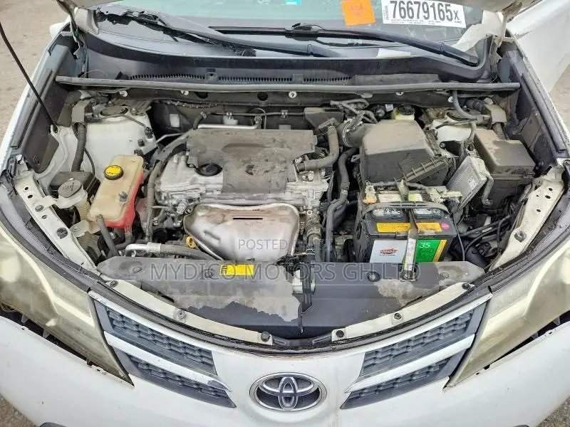Toyota RAV4 XLE 4dr SUV AWD (2.5L 4cyl 6A) 2015 White