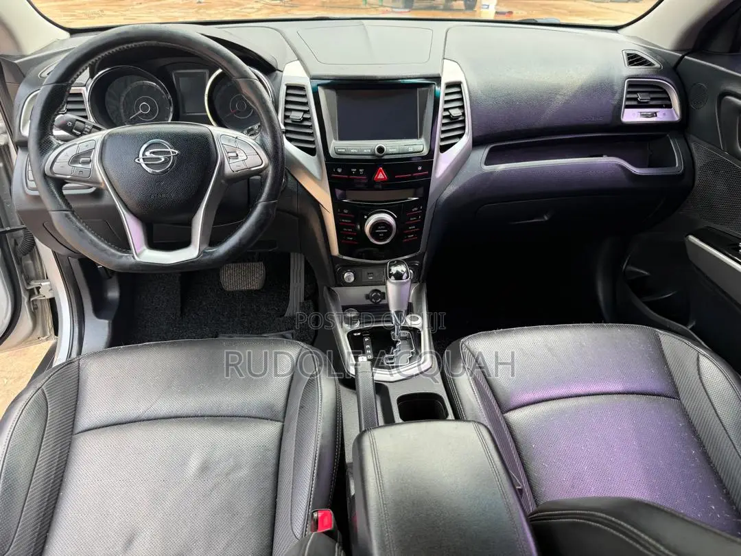 SsangYong Tivoli LX 2016 Silver
