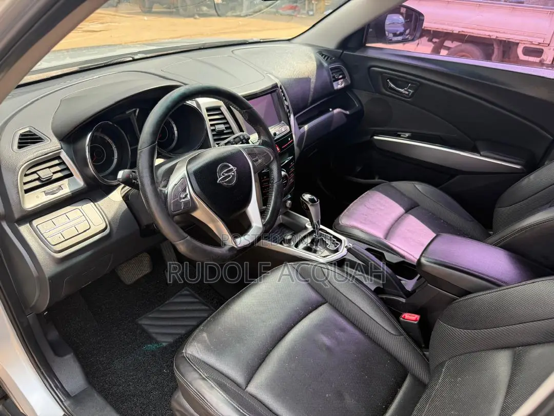 SsangYong Tivoli LX 2016 Silver