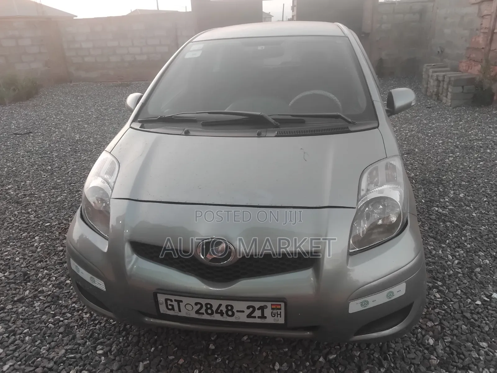 Toyota Vitz 1.5 FWD 5dr 2010 Gray