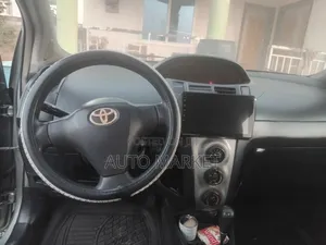 Toyota Vitz 1.5 FWD 5dr 2010 Gray