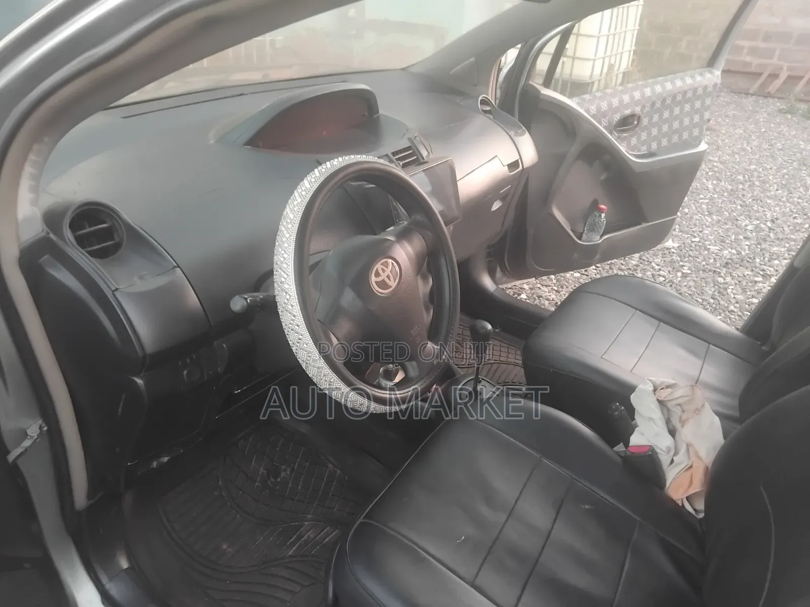 Toyota Vitz 1.5 FWD 5dr 2010 Gray