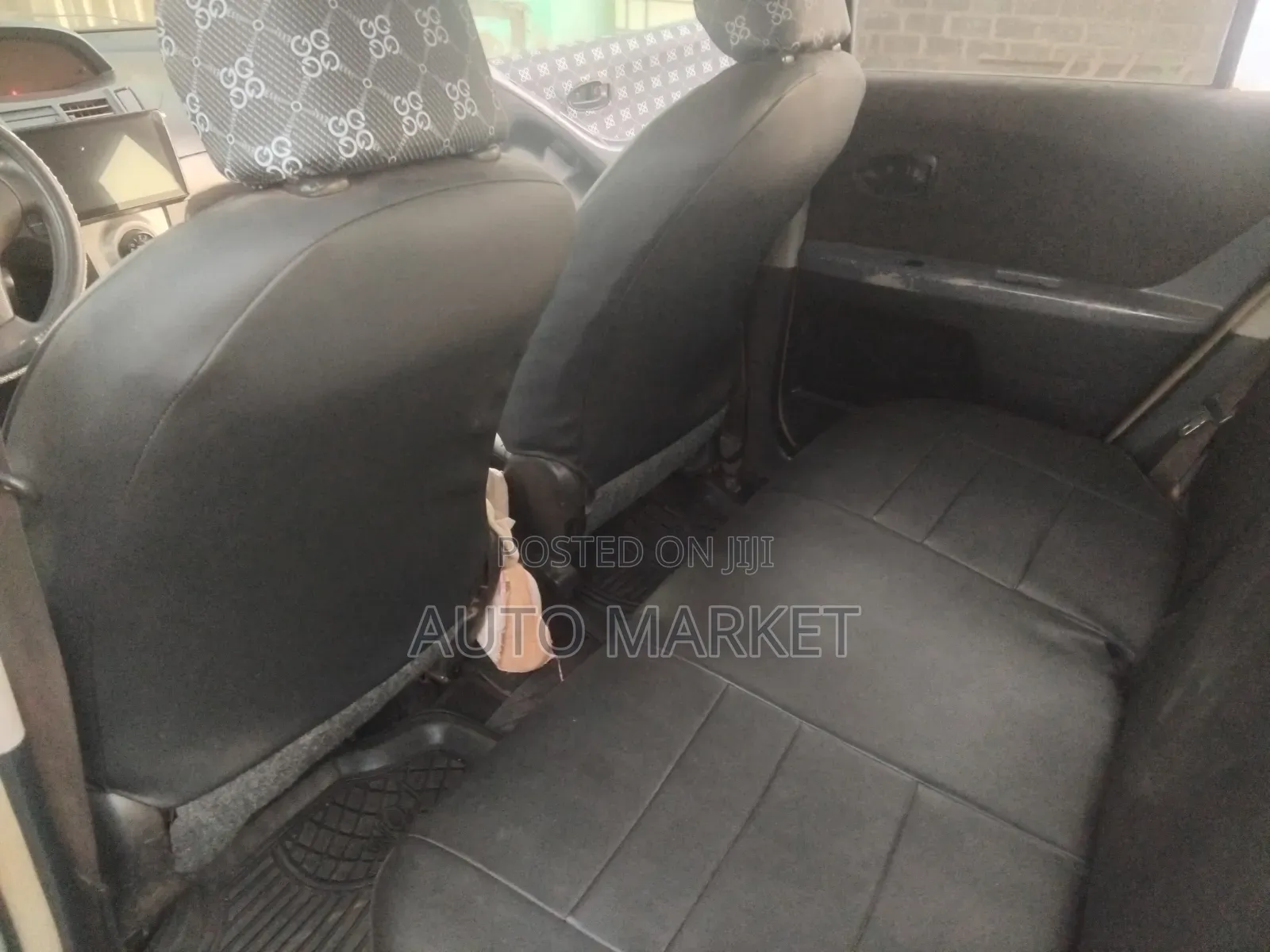 Toyota Vitz 1.5 FWD 5dr 2010 Gray