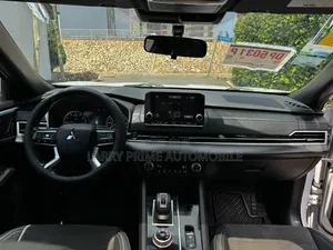 Mitsubishi Outlander SE 2022 White