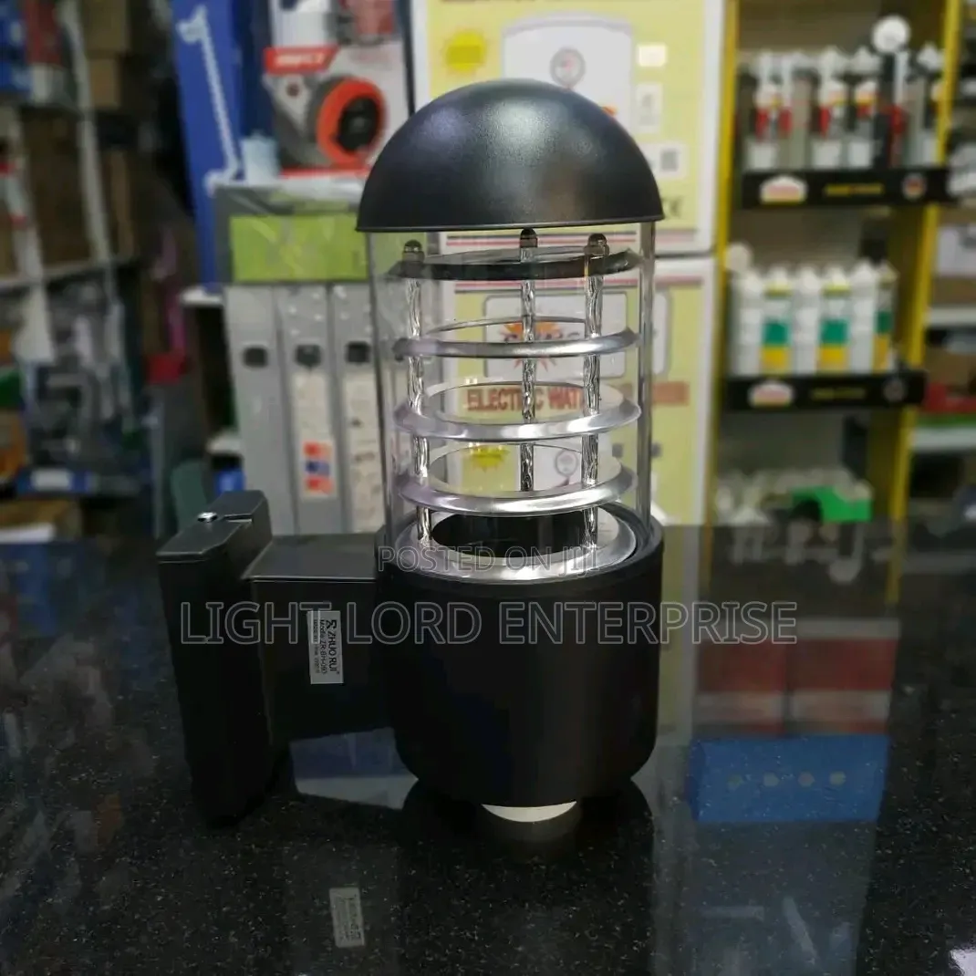 Single Reflector Wall Lamp