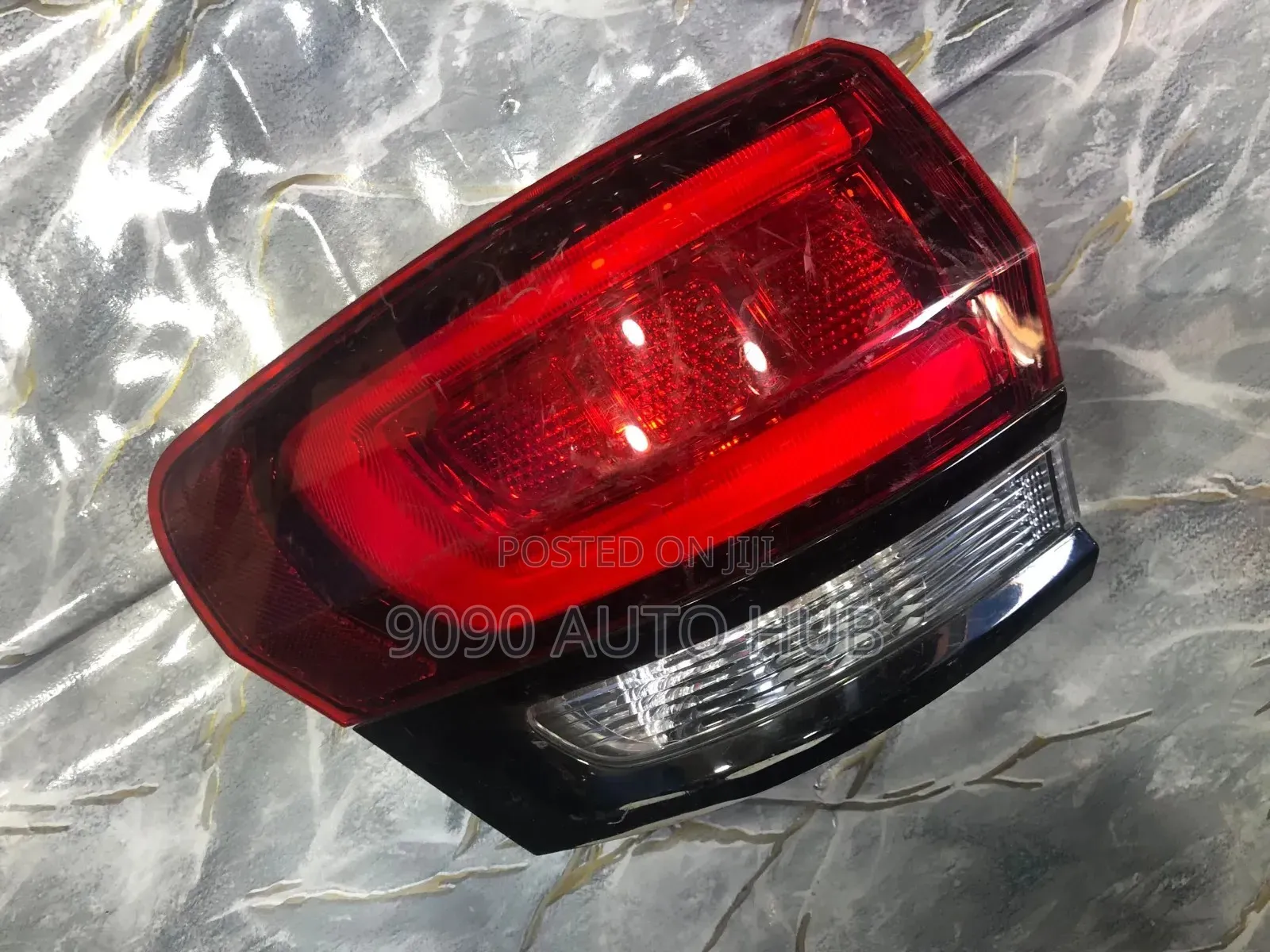 Jeep Grand Cherokee 2014 to 2018 to 2021 Left Taillight – Foreign Used
