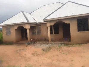 3bdrm House in Kyinto, Adjiriganor for sale