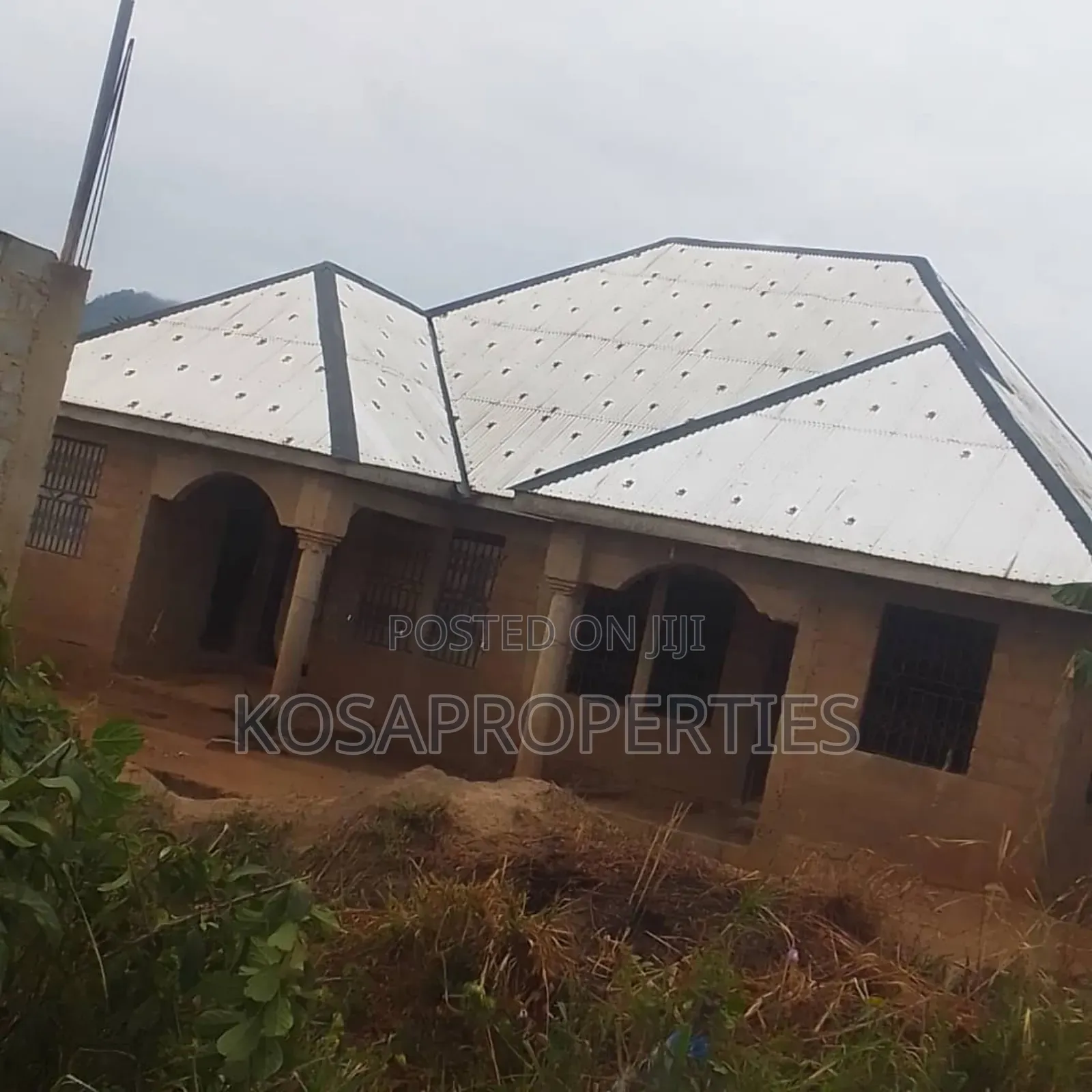 3bdrm House in Kyinto, Adjiriganor for sale