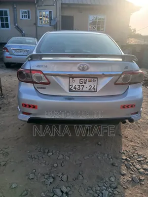 Toyota Corolla 2012 Silver
