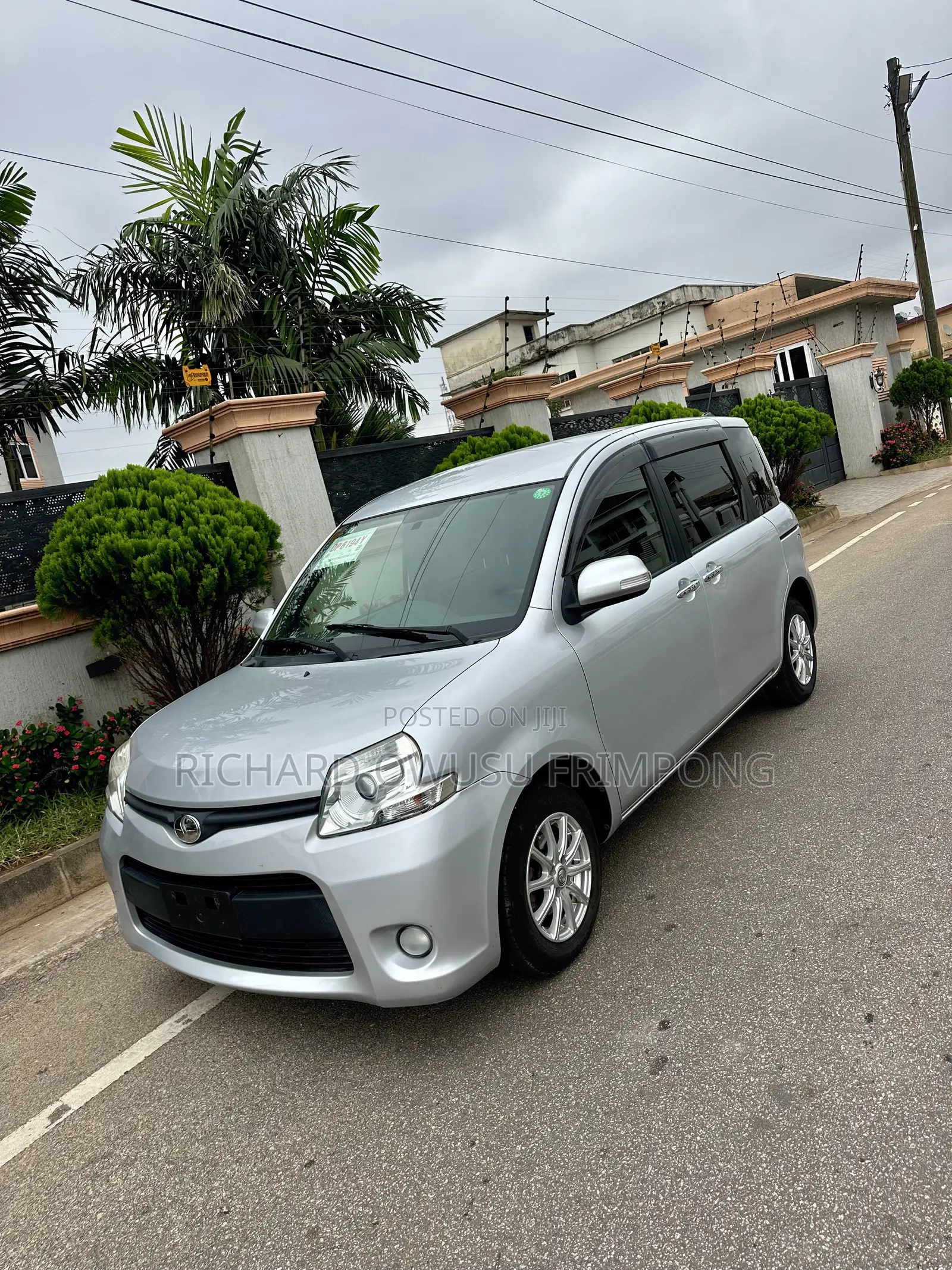 Toyota Sienta 2013 Silver