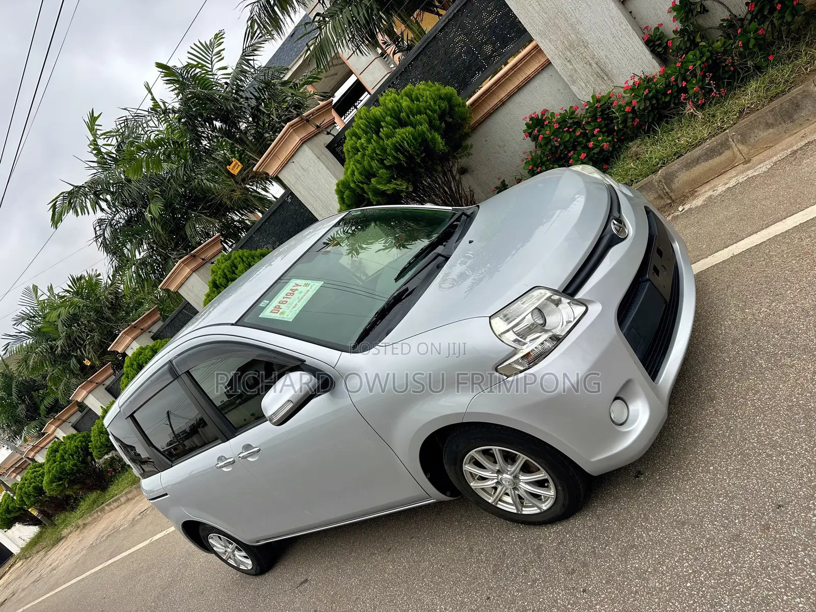 Toyota Sienta 2013 Silver
