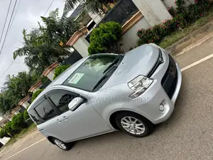 Toyota Sienta 2013 Silver