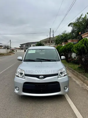 Toyota Sienta 2013 Silver