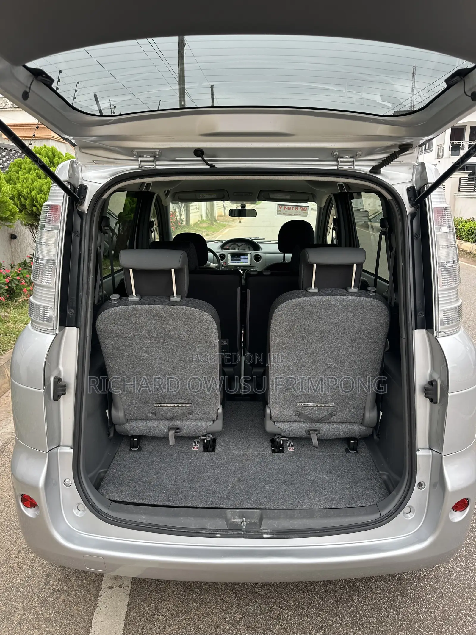 Toyota Sienta 2013 Silver
