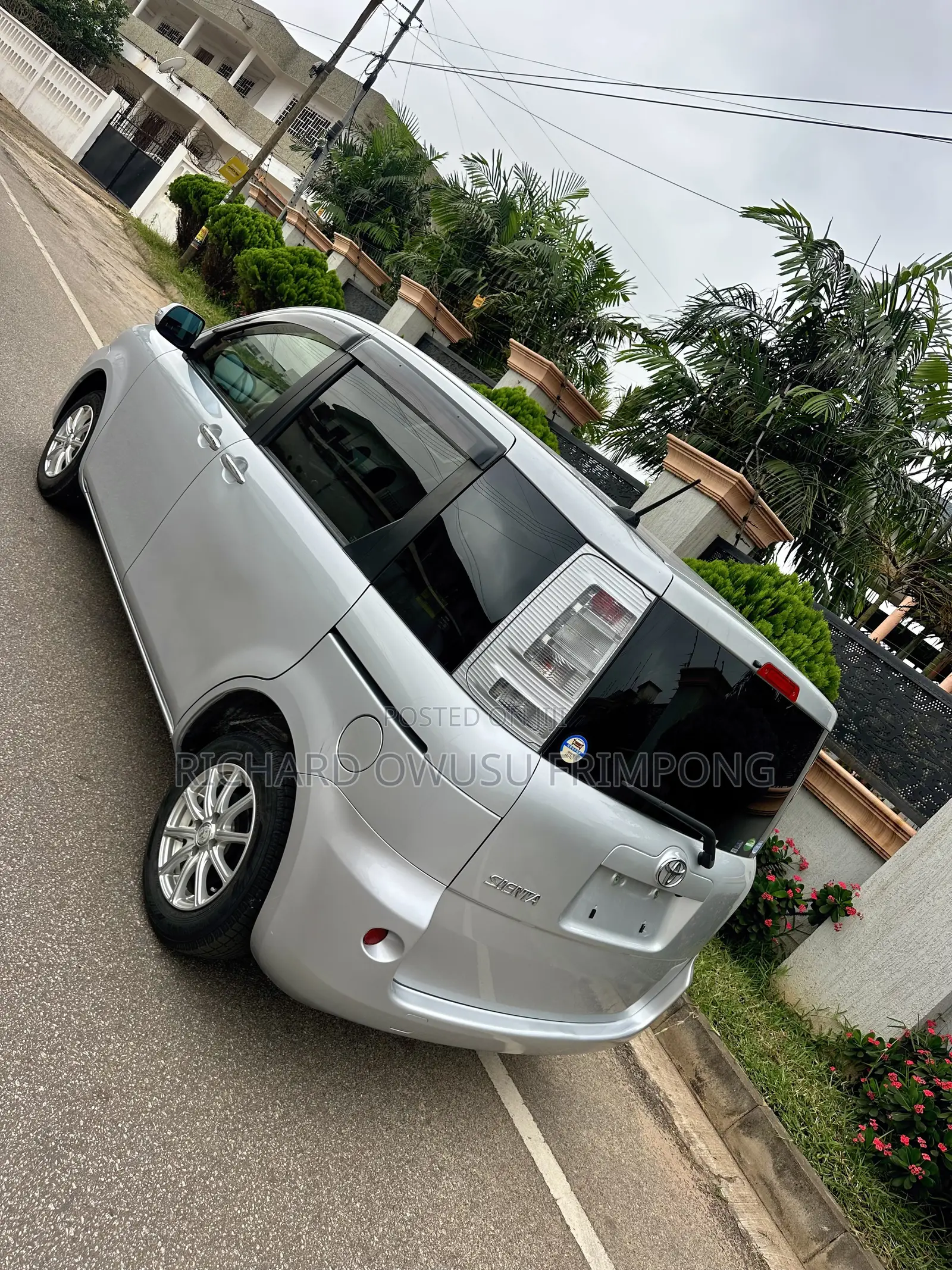 Toyota Sienta 2013 Silver