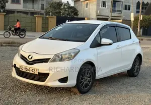 Toyota Vitz 1.3 AWD 5dr 2012 White