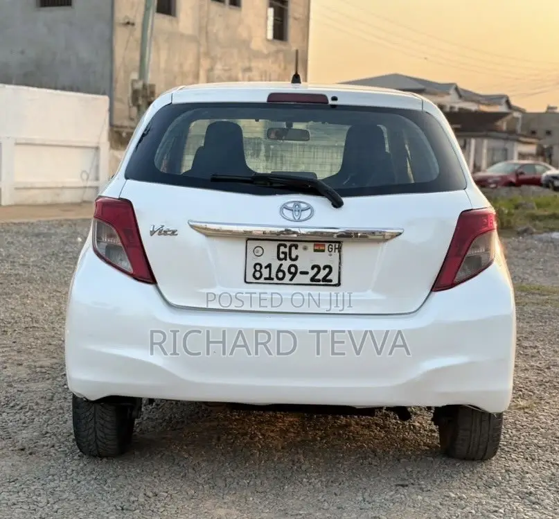 Toyota Vitz 1.3 AWD 5dr 2012 White