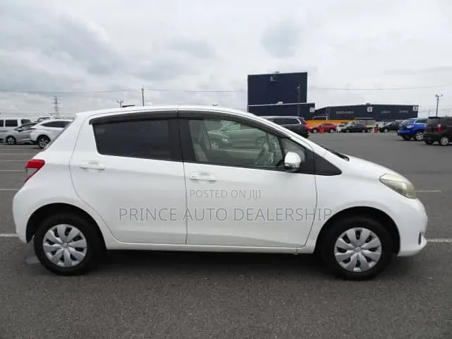 Toyota Vitz 1.3 FWD 5dr 2014 White