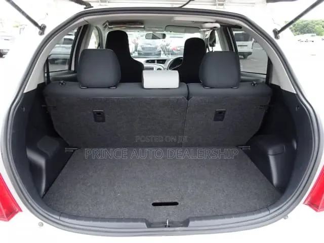 Toyota Vitz 1.3 FWD 5dr 2014 White