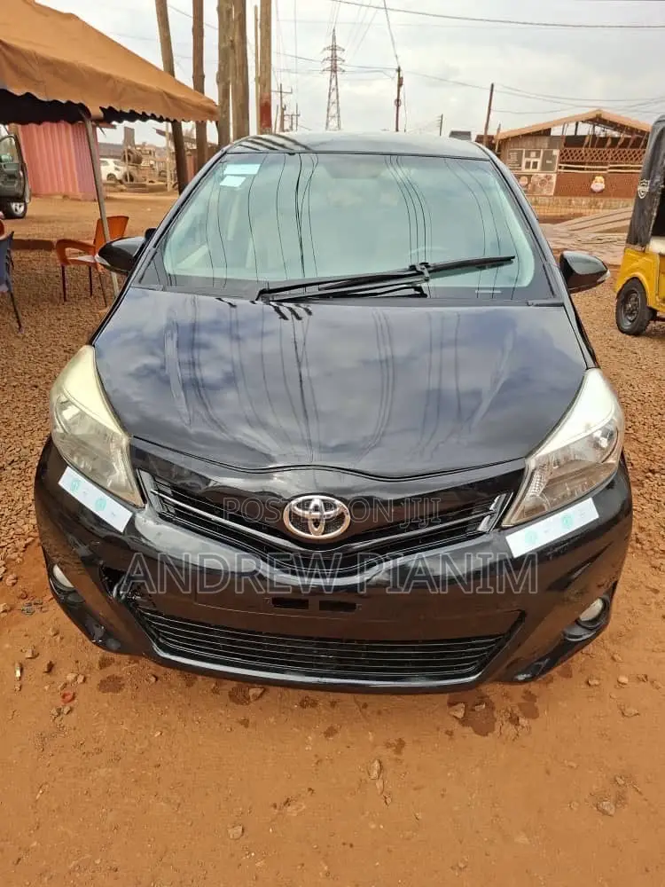 Toyota Vitz 1.3 AWD 5dr 2014 Black