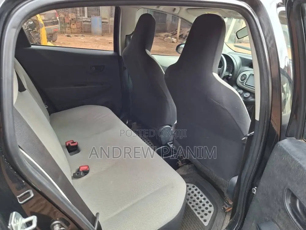 Toyota Vitz 1.3 AWD 5dr 2014 Black