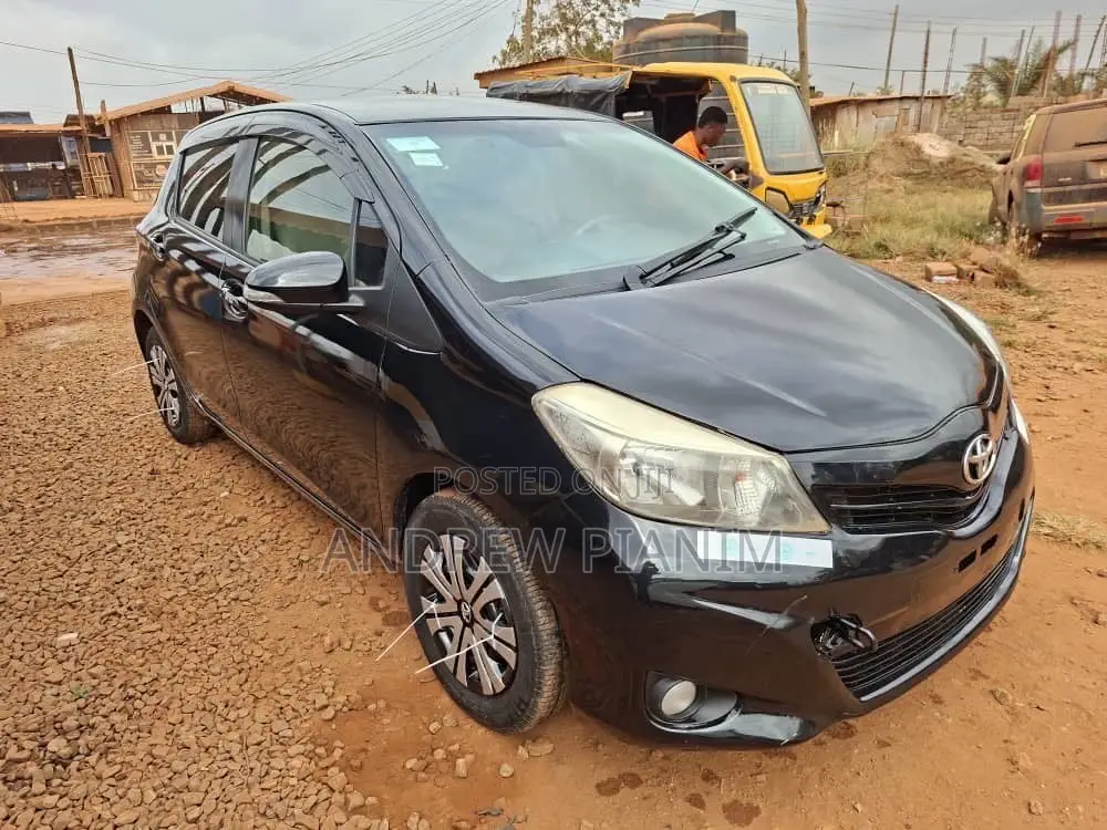 Toyota Vitz 1.3 AWD 5dr 2014 Black