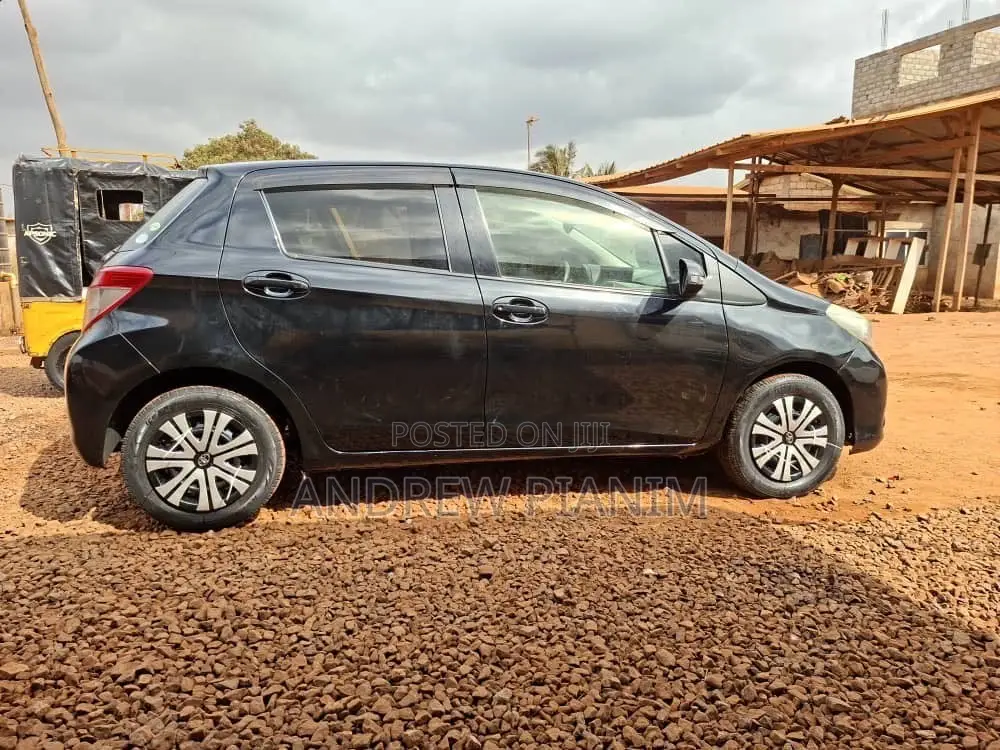Toyota Vitz 1.3 AWD 5dr 2014 Black