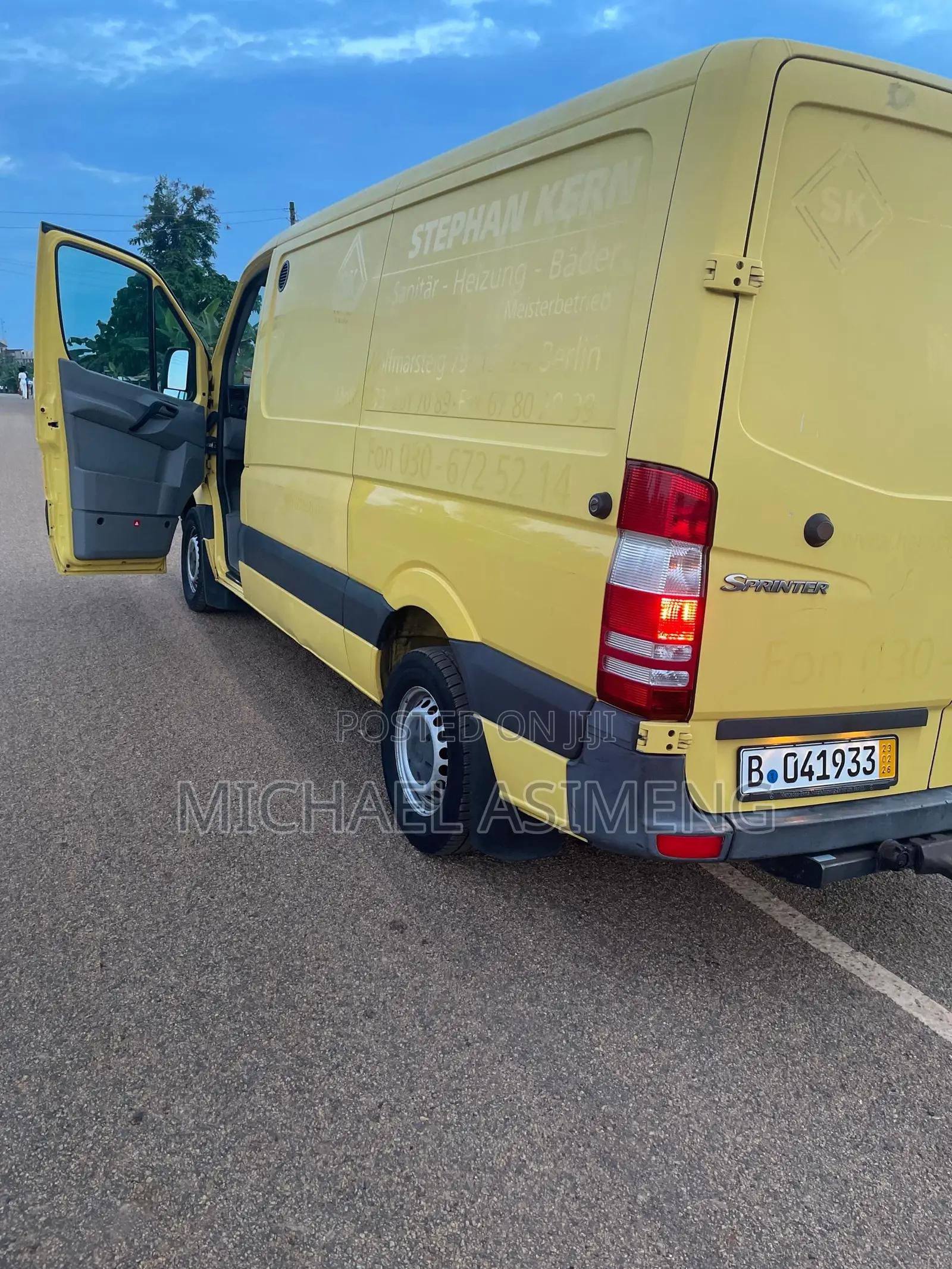 Mercedes-Benz Sprinter 2011 Yellow