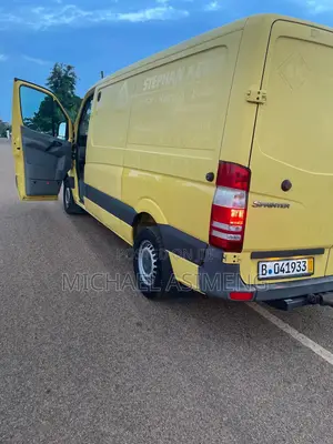Mercedes-Benz Sprinter 2011 Yellow