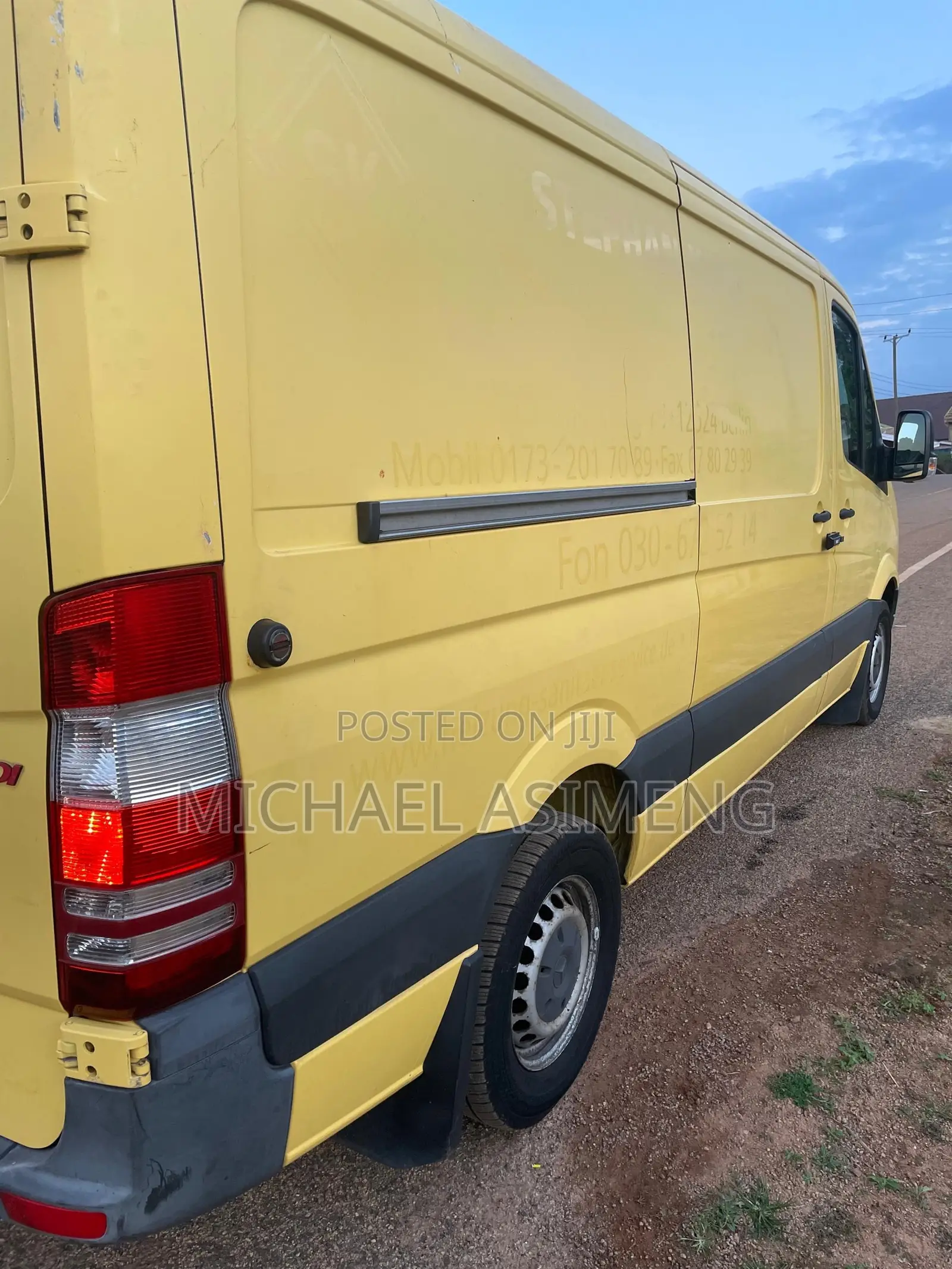 Mercedes-Benz Sprinter 2011 Yellow