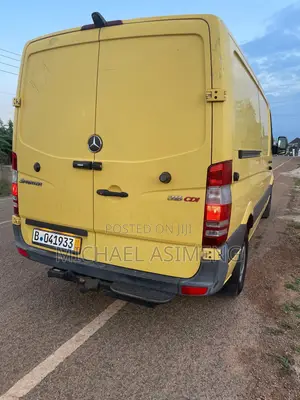 Mercedes-Benz Sprinter 2011 Yellow