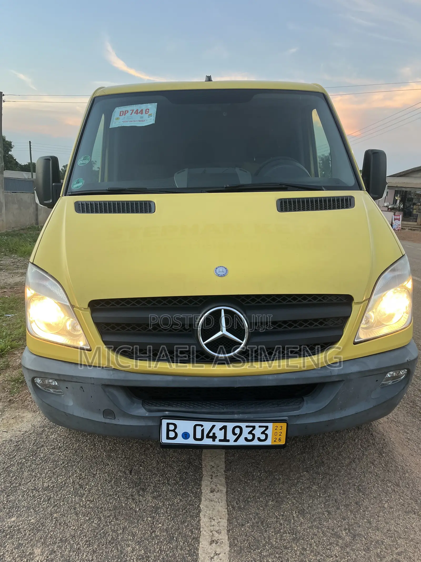 Mercedes-Benz Sprinter 2011 Yellow