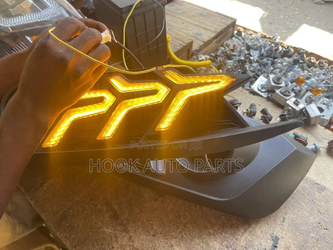 Honda Civic 2016, 2017, 2018, 2019 Arrow LED Front Fog Light Cover