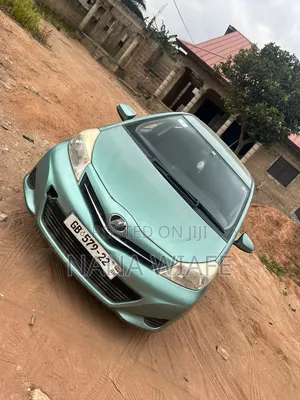 Toyota Vitz 2013 Green