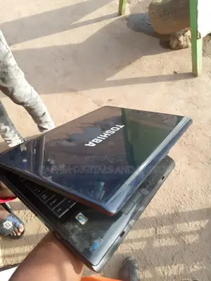 Laptop Toshiba Satellite C850 4GB Intel Core 2 Duo HDD 128GB