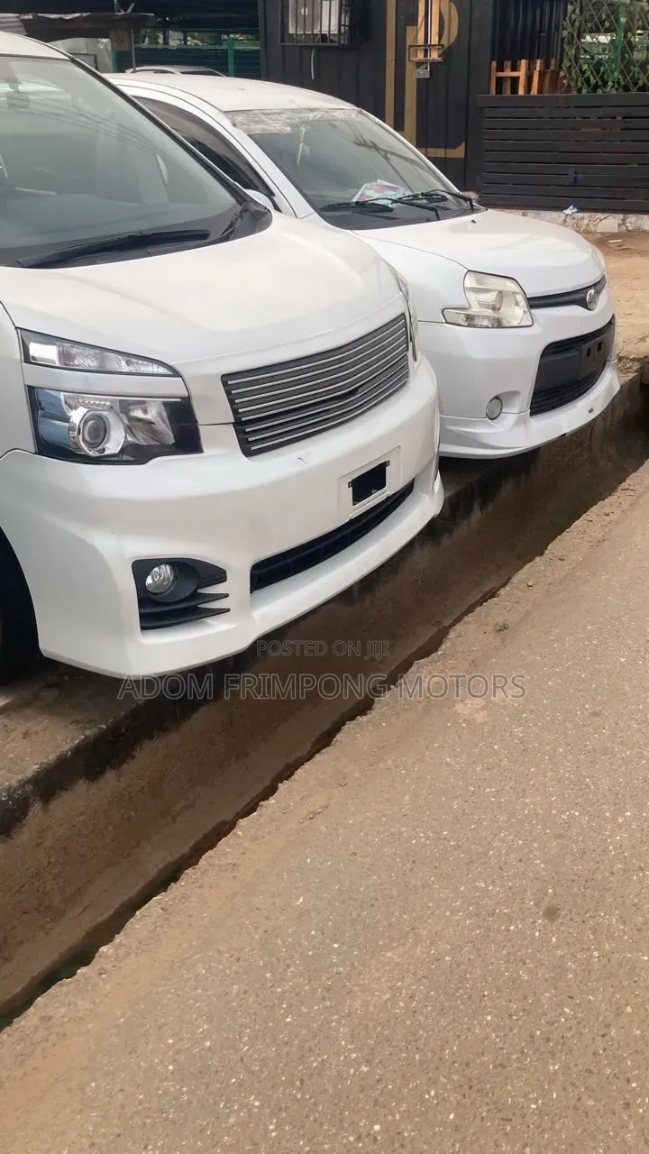 Toyota Voxy 2012 White