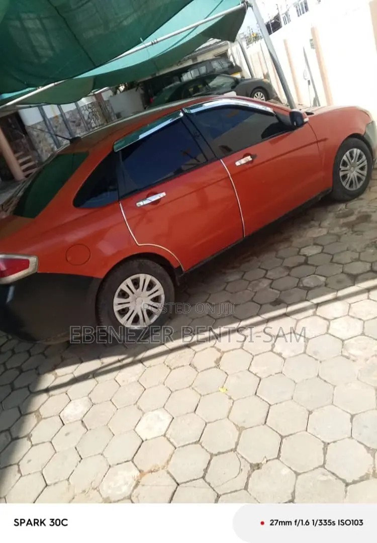 Ford Focus S 2010 Orange