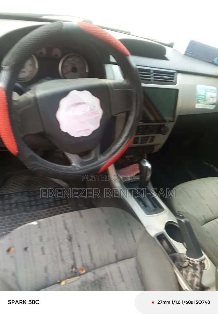 Ford Focus S 2010 Orange