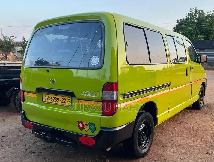 Toyota HiAce 2005
