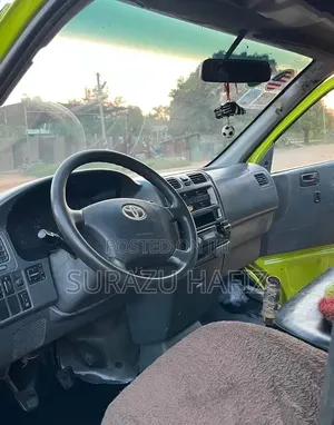 Toyota HiAce 2005