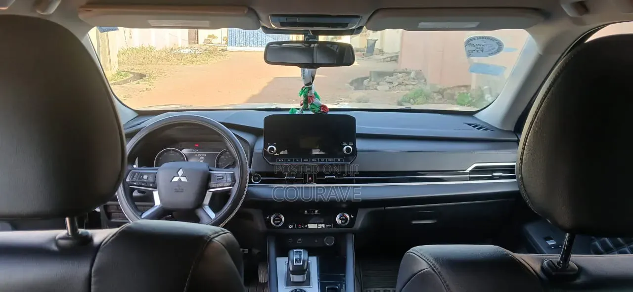 Mitsubishi Xpander Cross