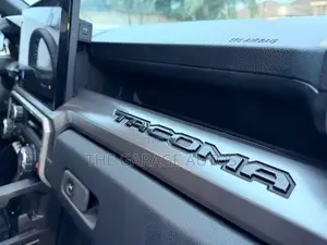 Toyota Tacoma SR5 XtraCab 6' Bed AT 2024 Silver