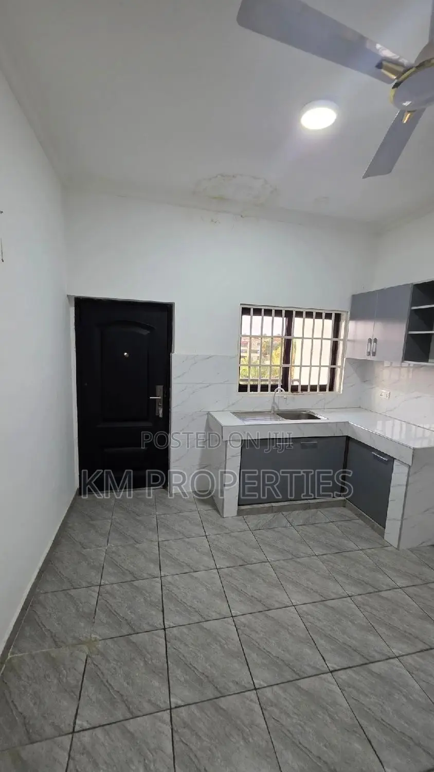 2bdrm Apartment in Papao for rent