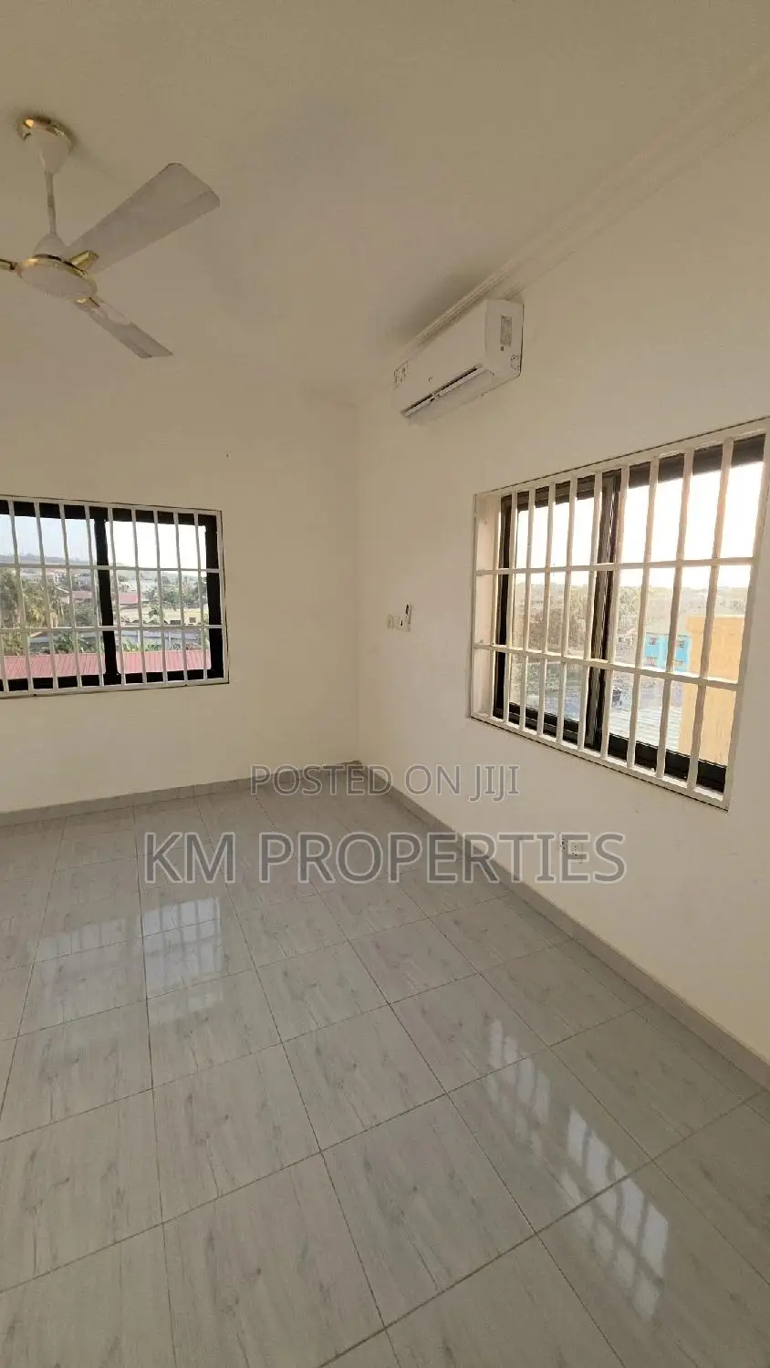 2bdrm Apartment in Papao for rent