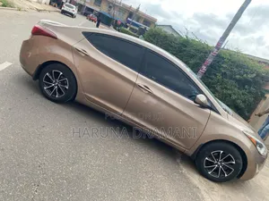 Hyundai Elantra Limited Sedan FWD (1.8L 4cyl 6A) 2016 Brown