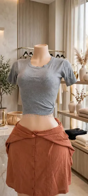 The Crop Tee That Goes With Everything Yeesha’S “Clean Crop Tee”
