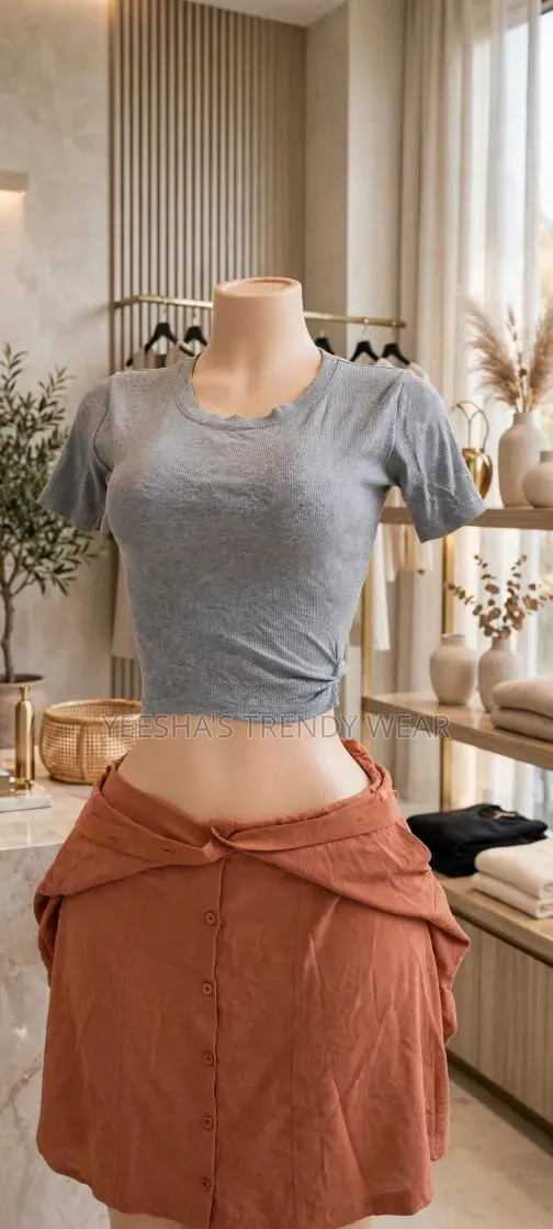 The Crop Tee That Goes With Everything Yeesha’S “Clean Crop Tee”